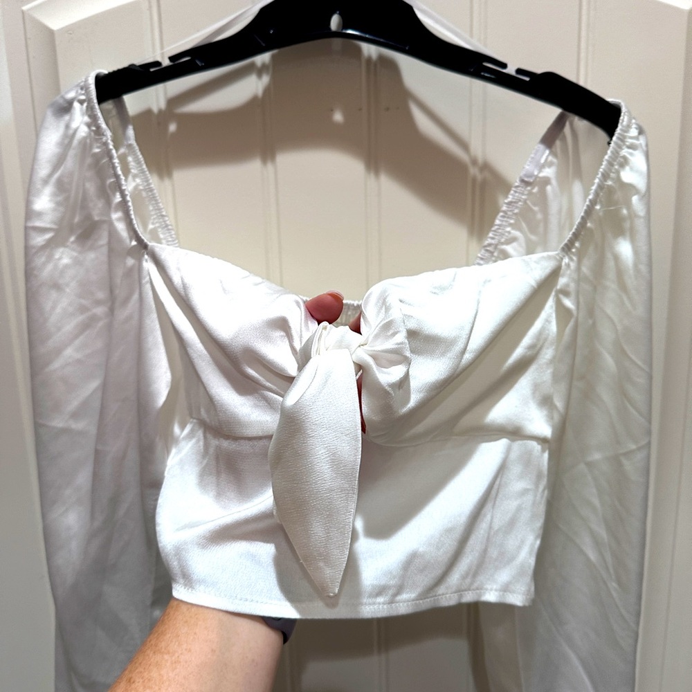 White crop top with long sleeves, sz 4